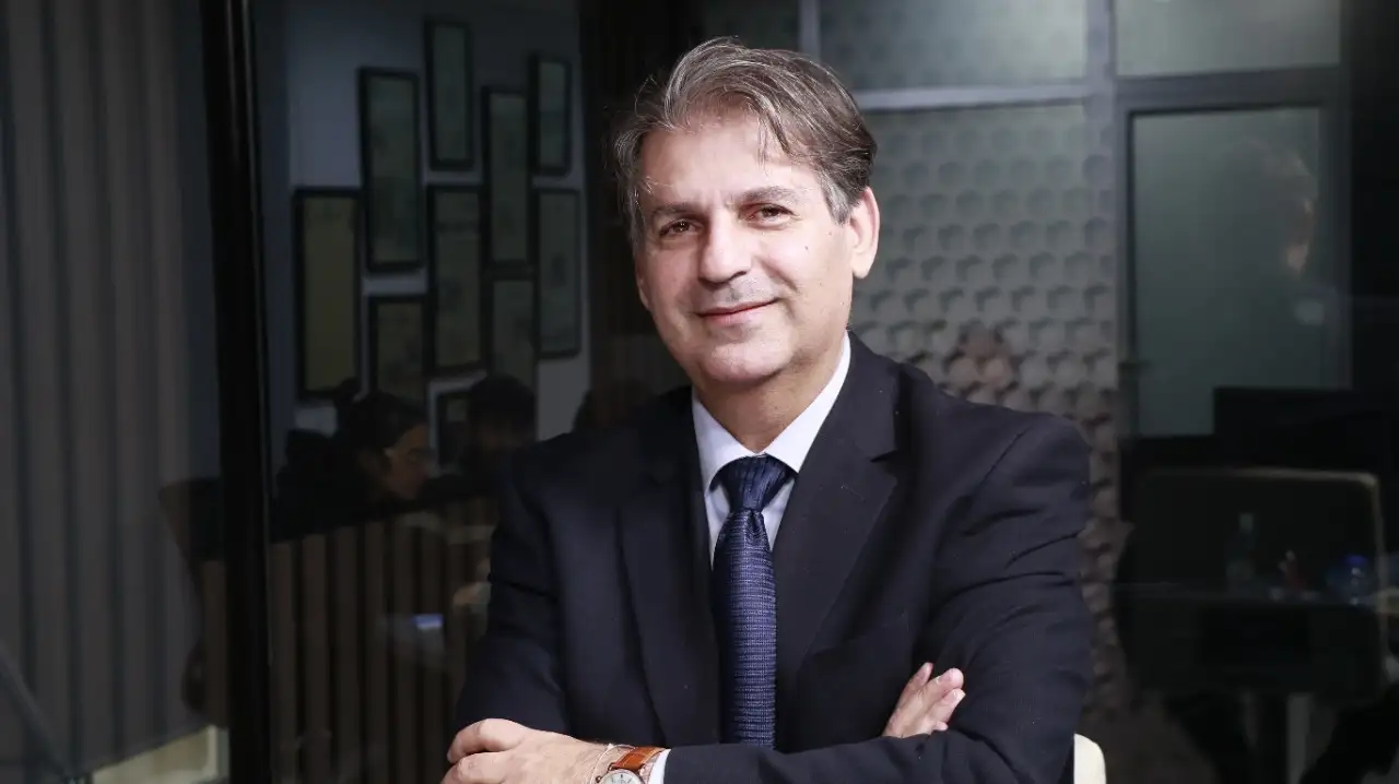 الذهب والتخبّطات السريعة: هلع المستثمرين وترقّب للأرقام